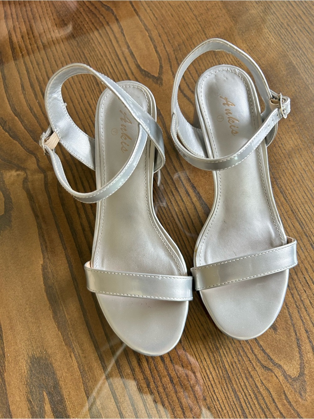 Ankis silver dress sandal.